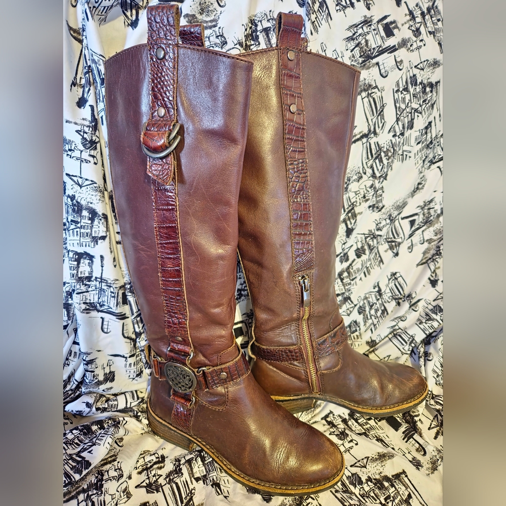 VINCE CAMUTO Size 6B Fantastic Riding Mix Croc Leather Boots Brown